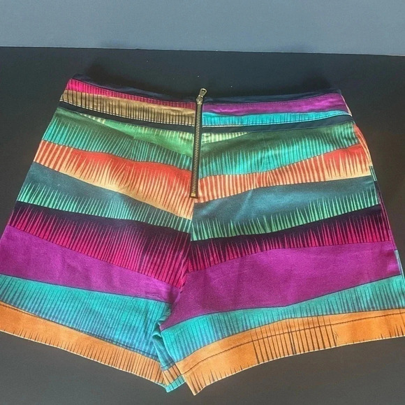 Trina Turk women’s multicolored zipper shorts size 2 - Picture 7 of 9